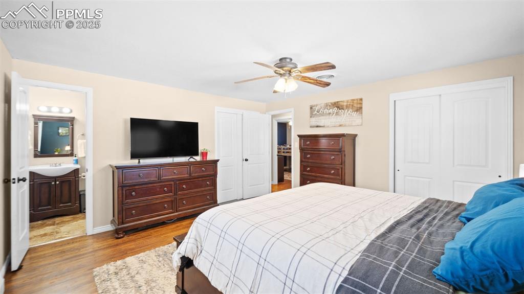 Image 18 of 37: Bedroom