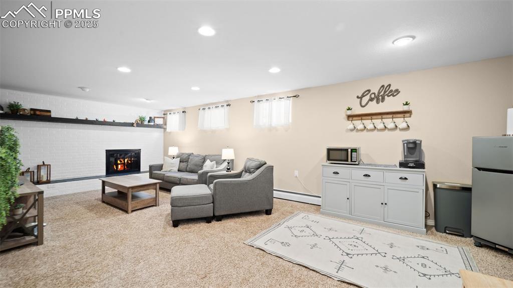 Image 22 of 37: Living Room