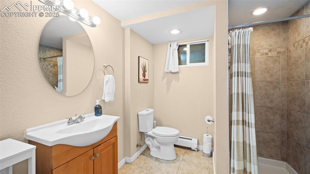 Image 26 of 37: Bathroom