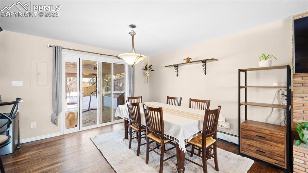 Image 9 of 37: Dining Area