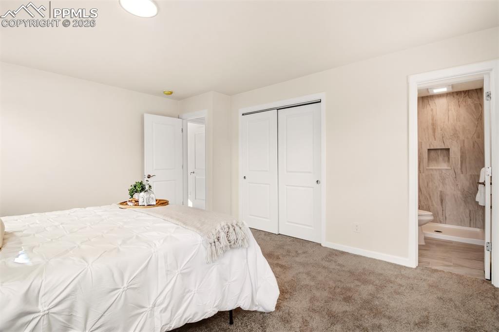 Image 16 of 32: Bedroom