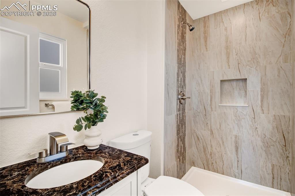 Image 17 of 32: Bathroom