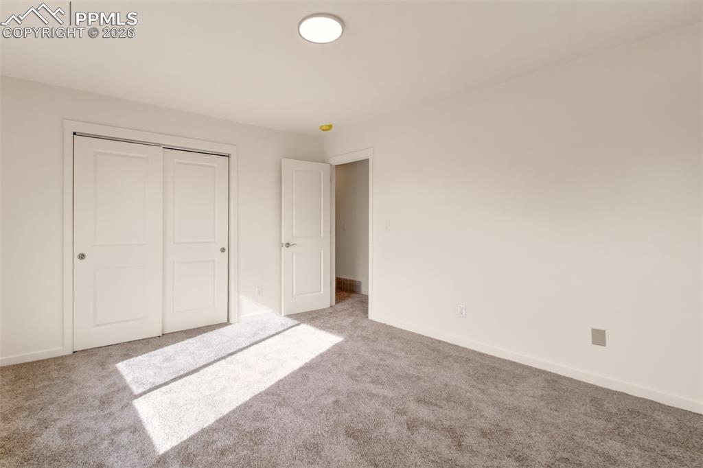 Image 18 of 32: Bedroom