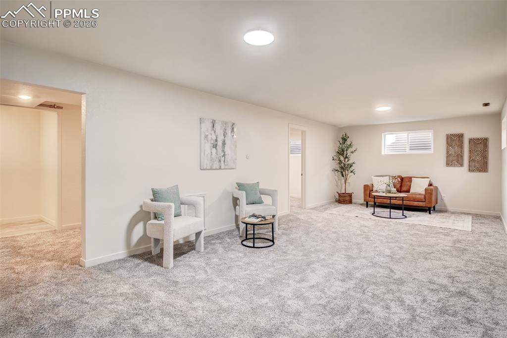 Image 23 of 32: Sitting Room