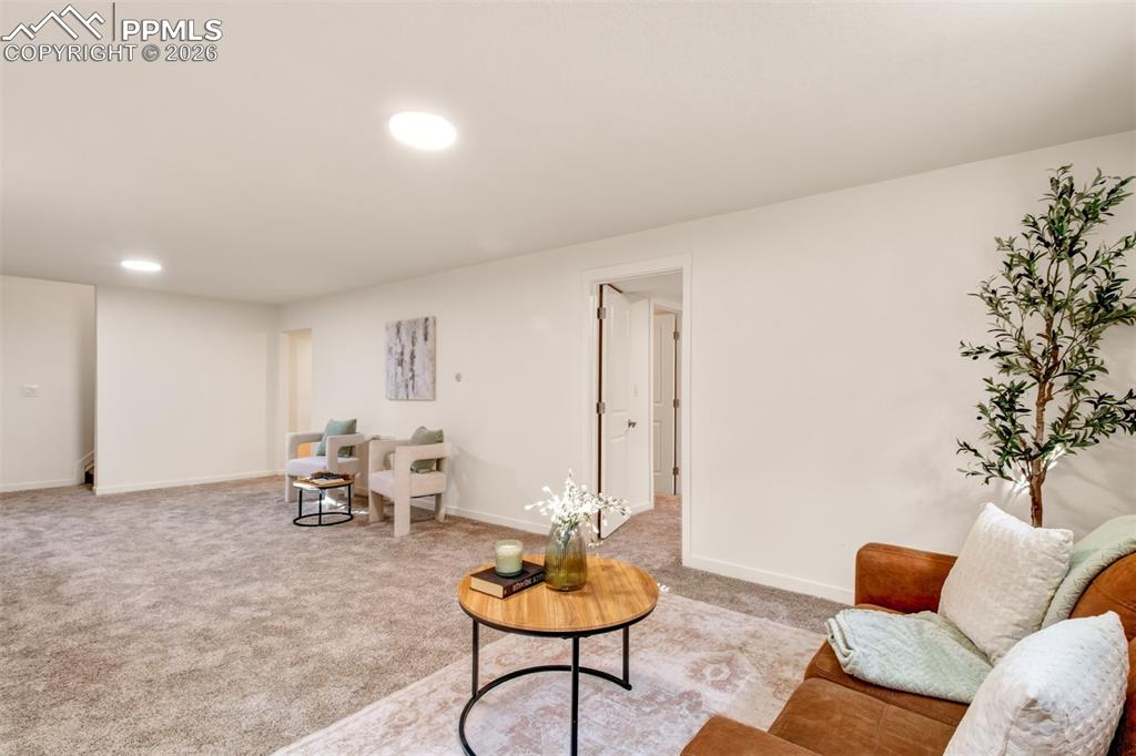 Image 24 of 32: Sitting Room