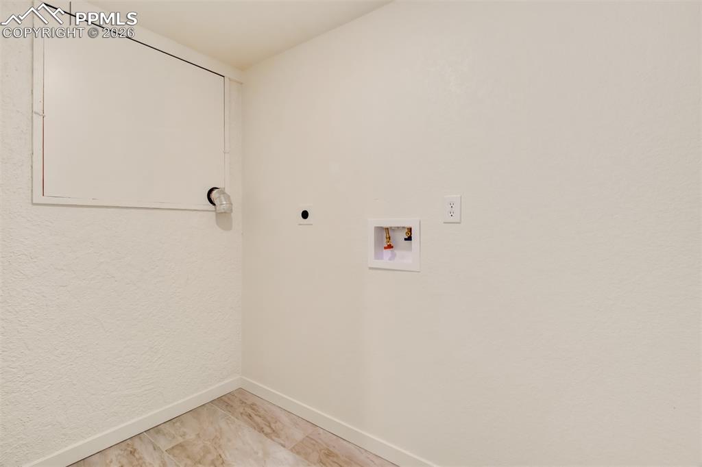 Image 29 of 32: Laundry