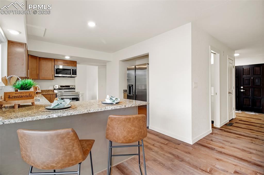 Image 5 of 32: Kitchen