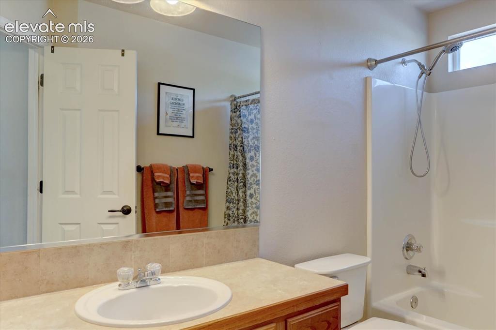 Image 16 of 28: Bathroom