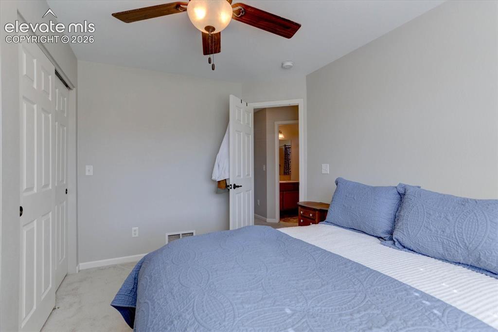 Image 18 of 28: Bedroom