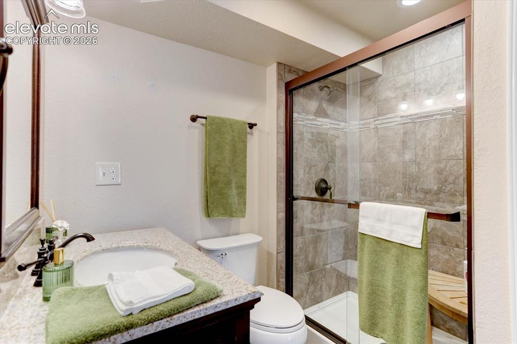Image 22 of 28: Bathroom