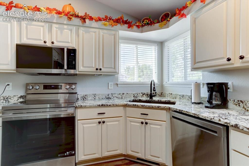 Image 8 of 28: Kitchen