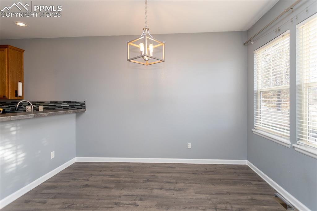 Image 11 of 35: Dining Area