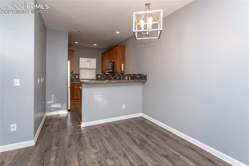 Image 12 of 35: Dining Room