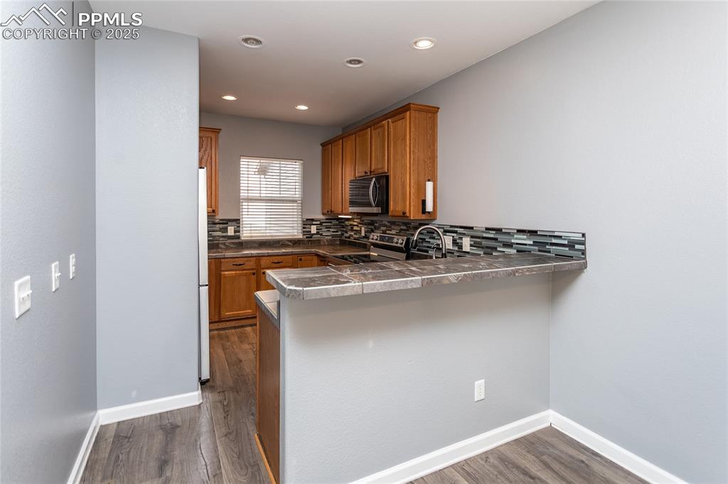 Image 13 of 35: Kitchen