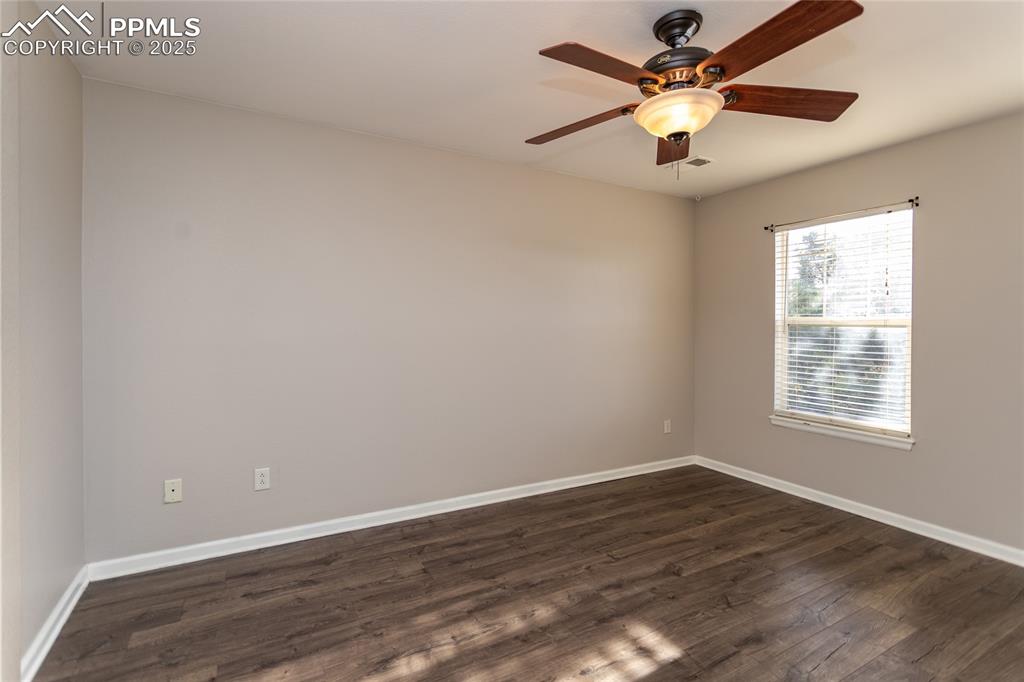 Image 18 of 35: Master Bedroom