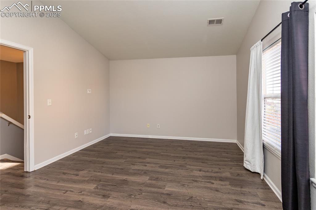 Image 27 of 35: Bedroom