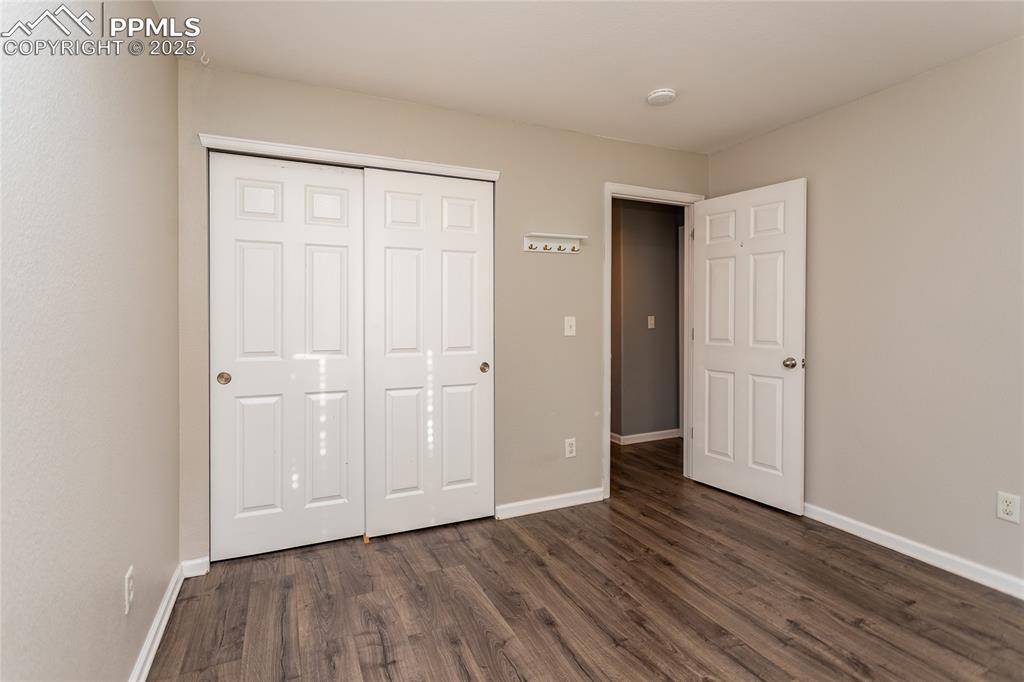 Image 31 of 35: Bedroom