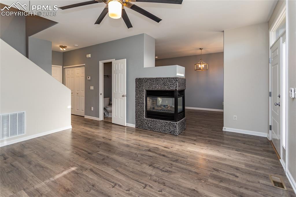 Image 7 of 35: Living Room