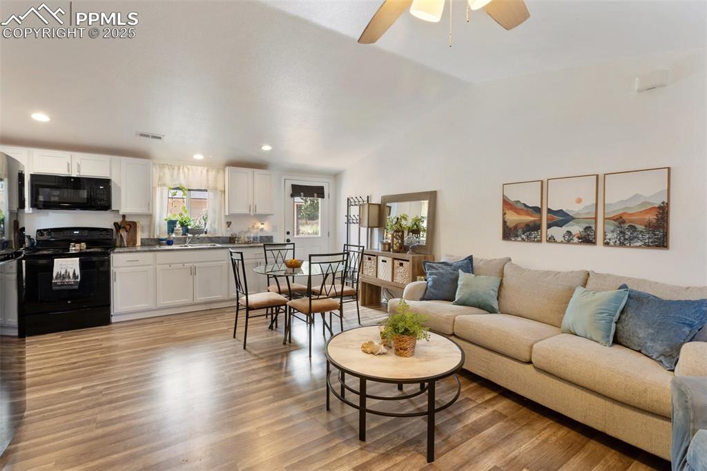 Image 10 of 39: Unit A