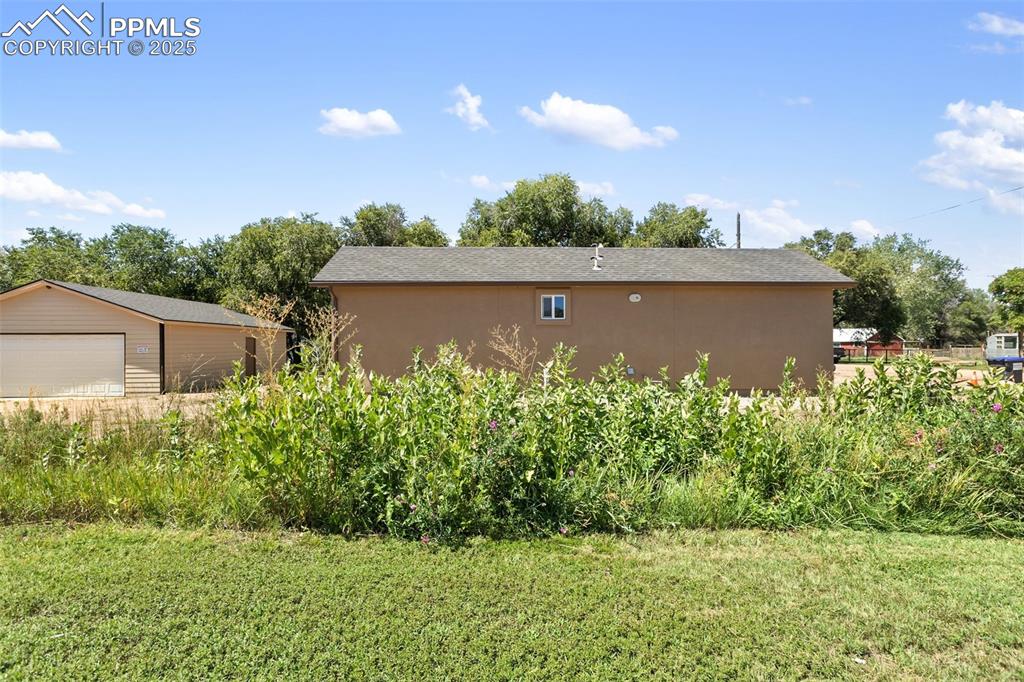 Image 6 of 39: Side of Structure