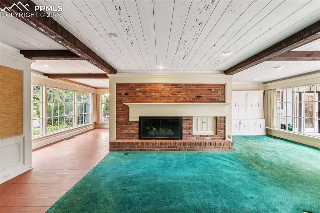 Image 12 of 40: Living Room