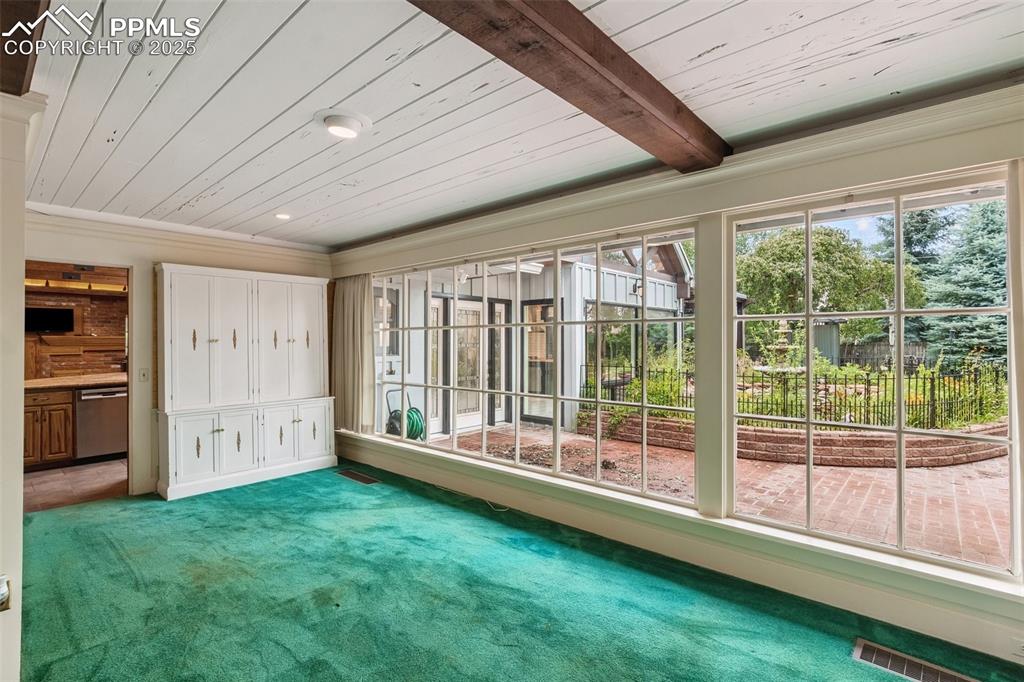 Image 13 of 40: Bedroom