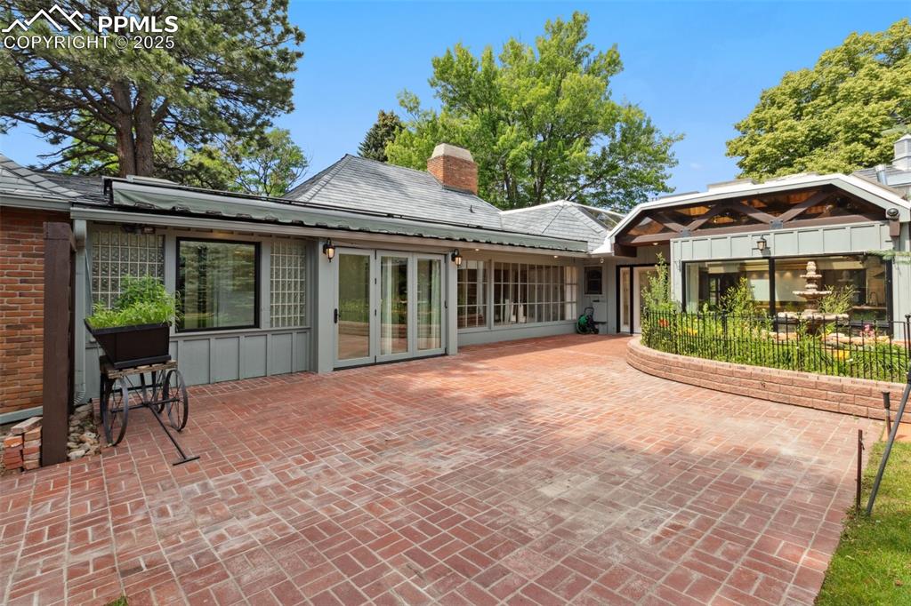 Image 31 of 40: Back of Structure