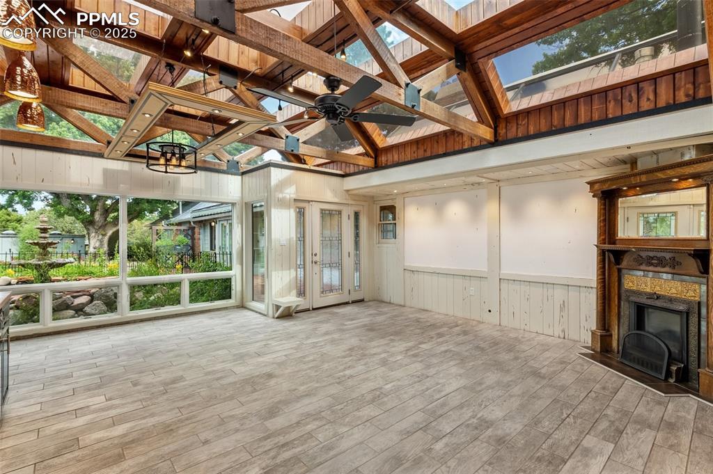 Image 5 of 40: Sun Room