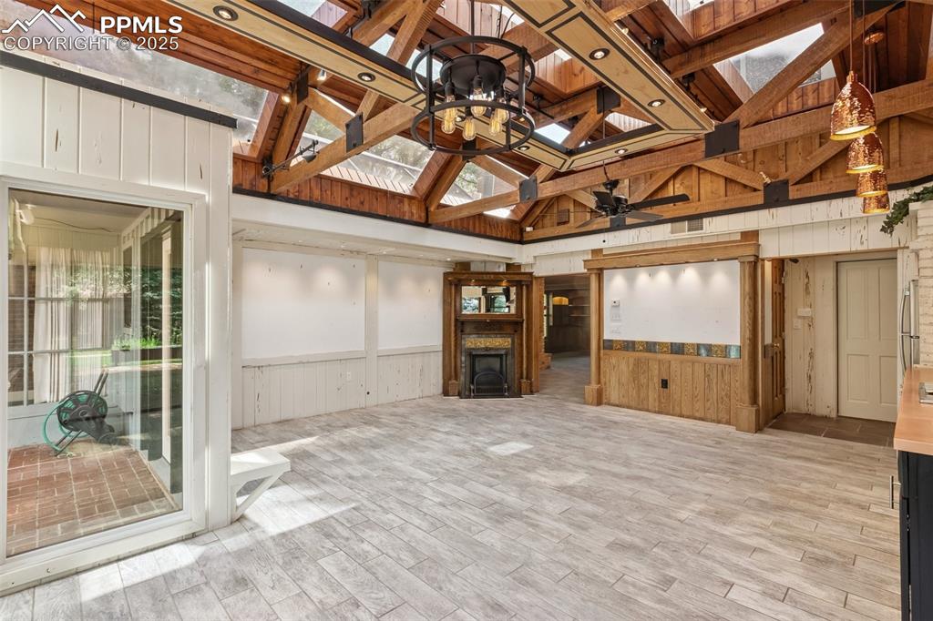 Image 6 of 40: Living Room