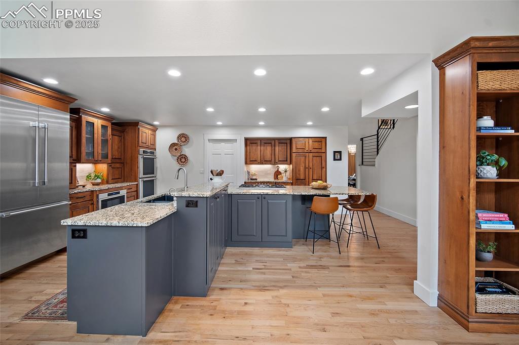 Image 15 of 50: Kitchen