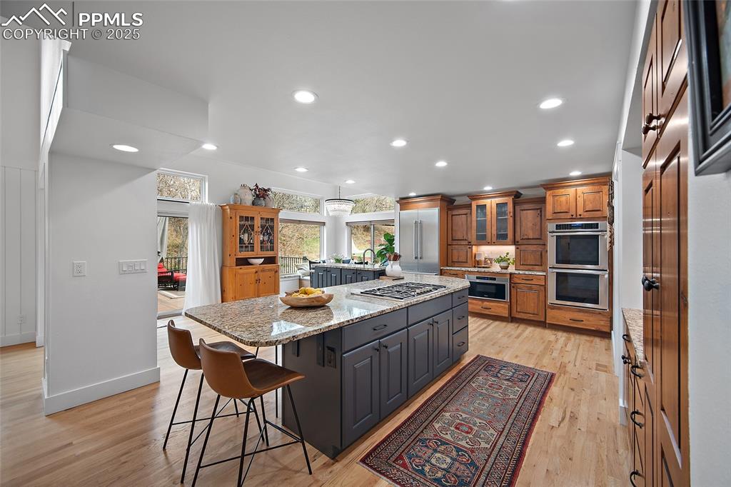 Image 17 of 50: Kitchen