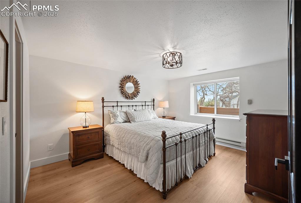 Image 25 of 50: Bedroom