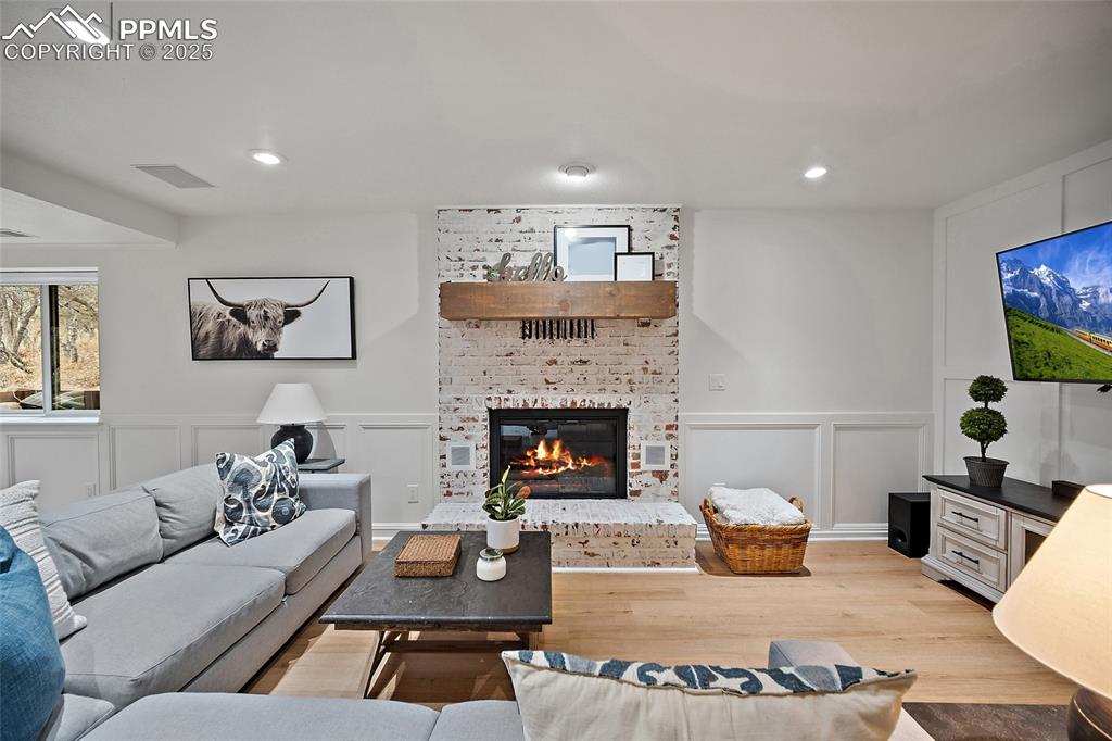 Image 30 of 50: Family Room