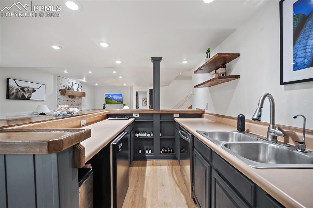 Image 32 of 50: Kitchen