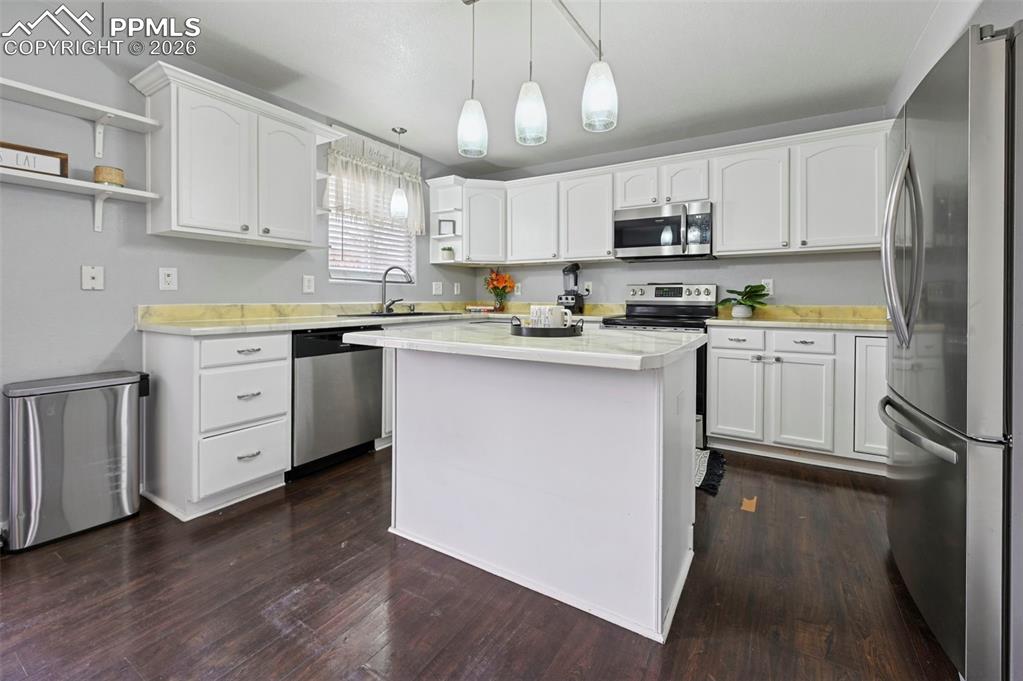 Image 10 of 30: Kitchen