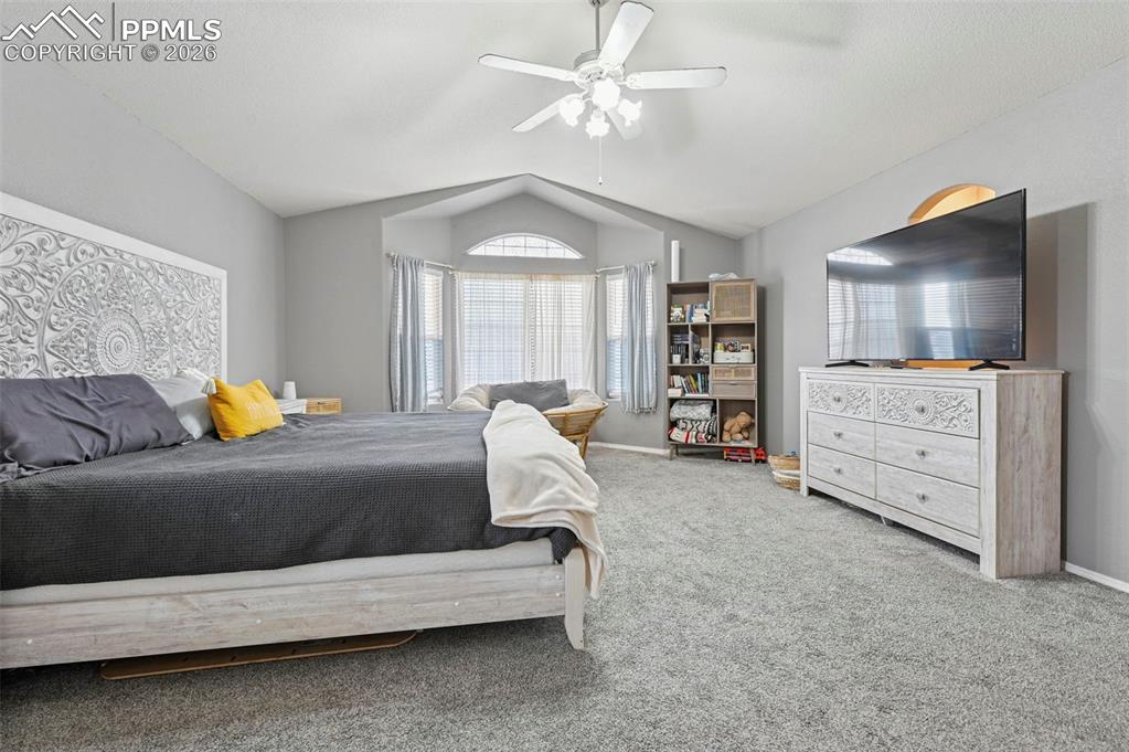 Image 15 of 30: Bedroom