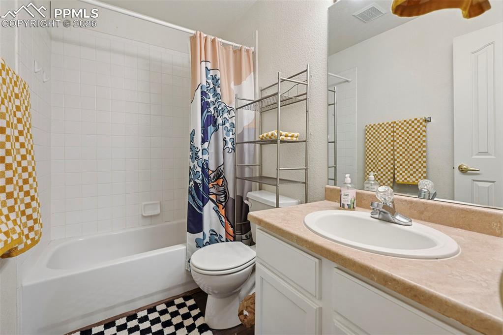 Image 20 of 30: Bathroom