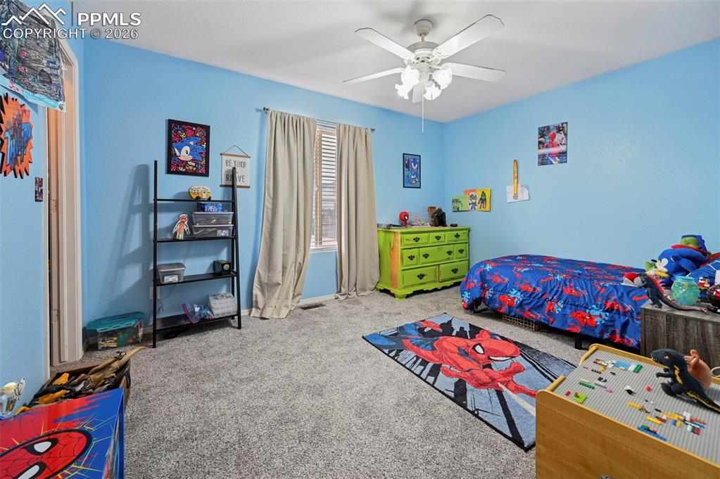 Image 21 of 30: Bedroom