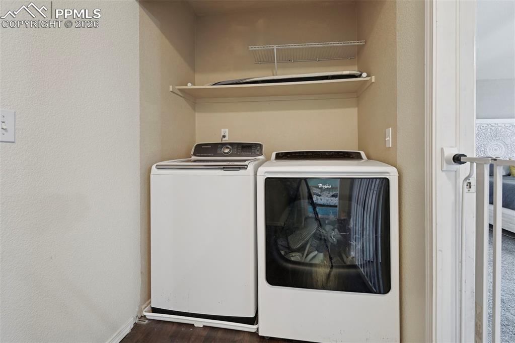 Image 27 of 30: Laundry