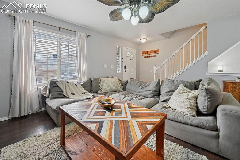 Image 5 of 30: Living Room