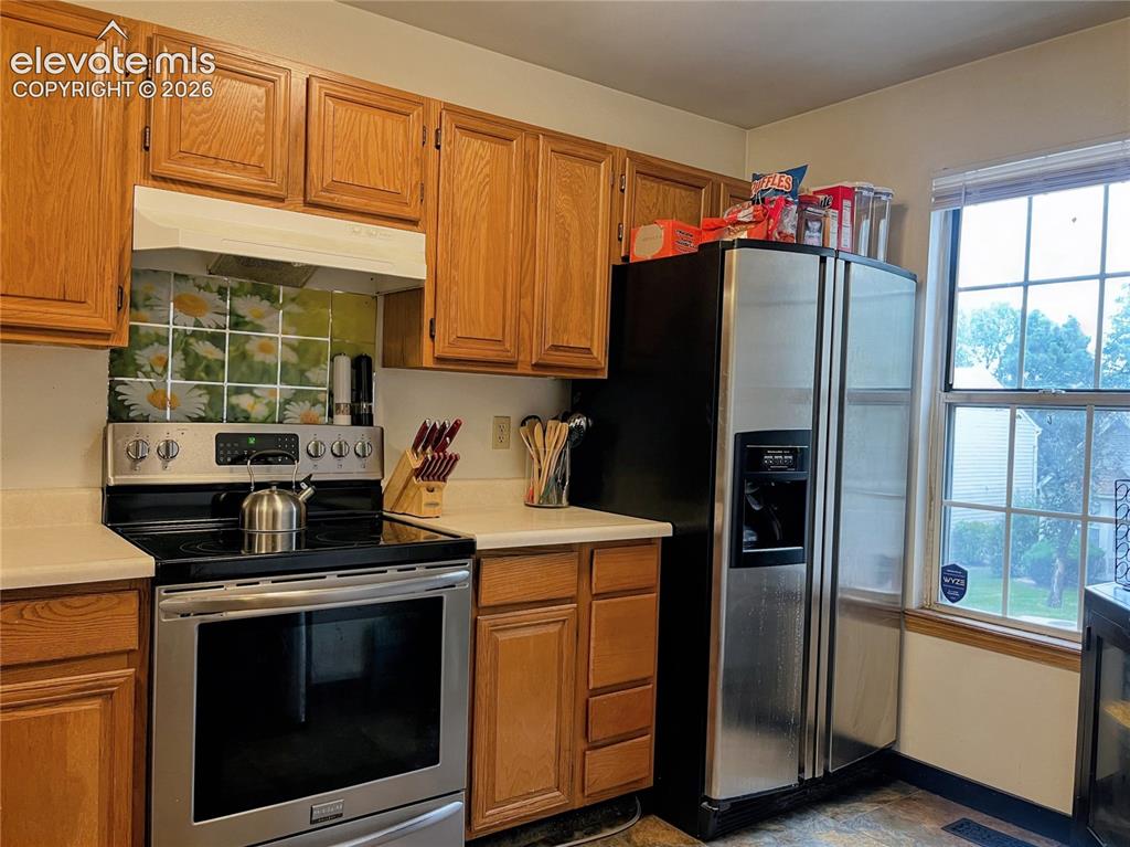 Image 2 of 9: Kitchen