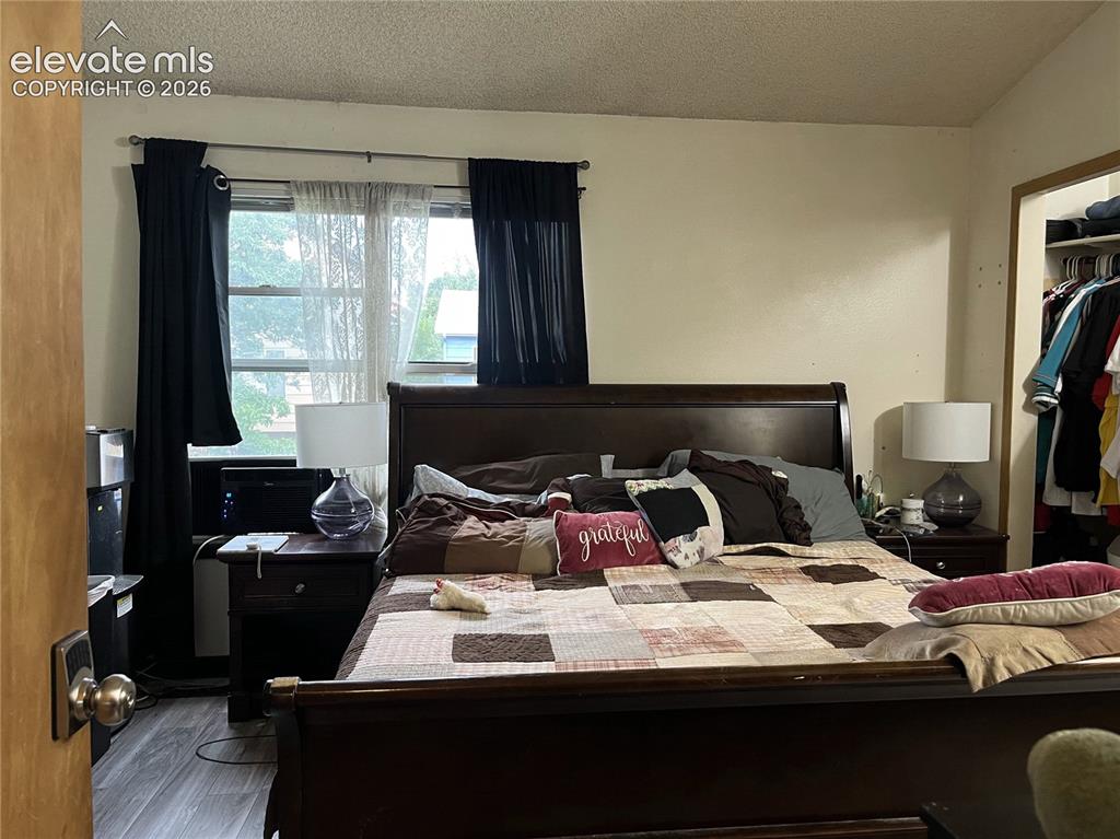 Image 5 of 9: Bedroom