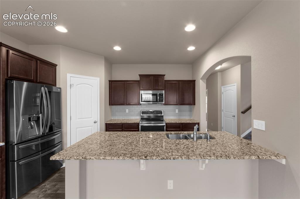 Image 16 of 50: Kitchen