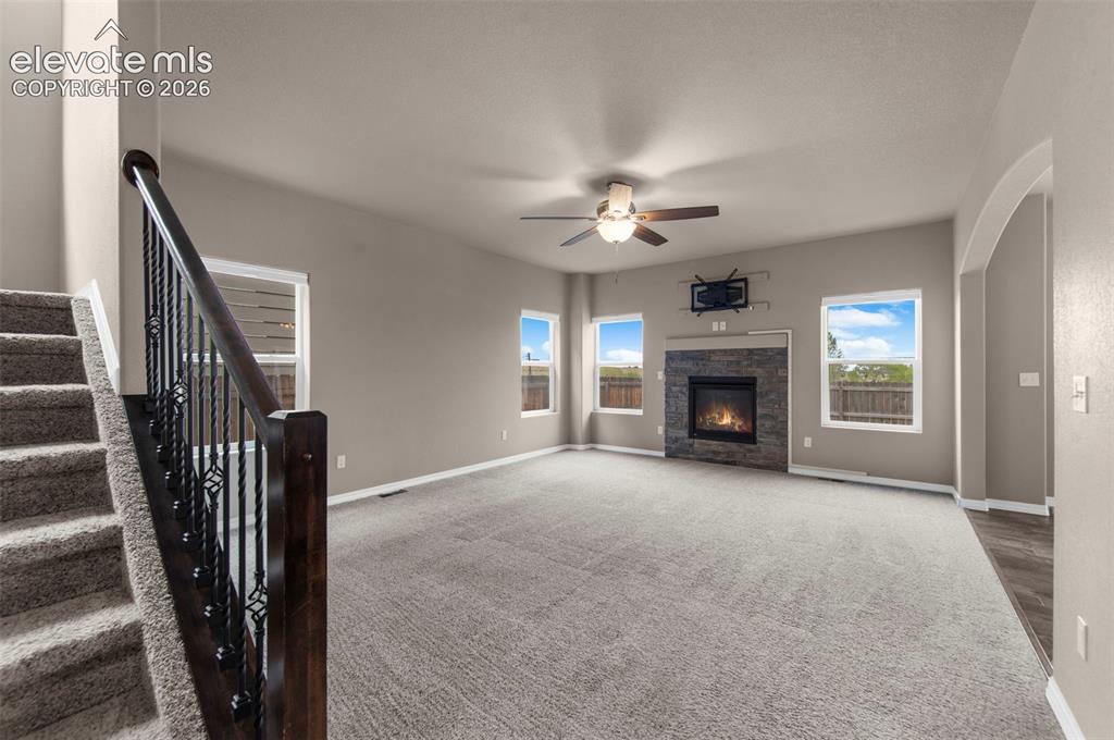 Image 8 of 50: Living Room