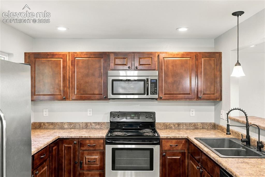 Image 10 of 26: Kitchen