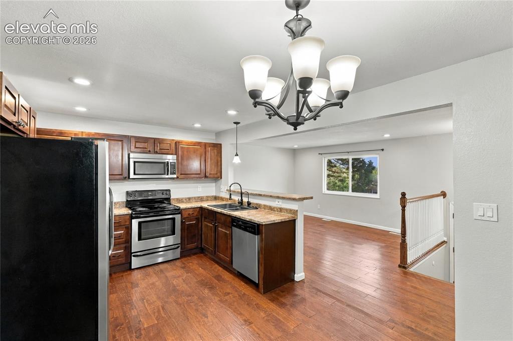 Image 11 of 26: Kitchen