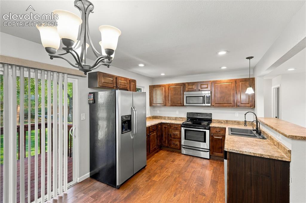 Image 12 of 26: Kitchen