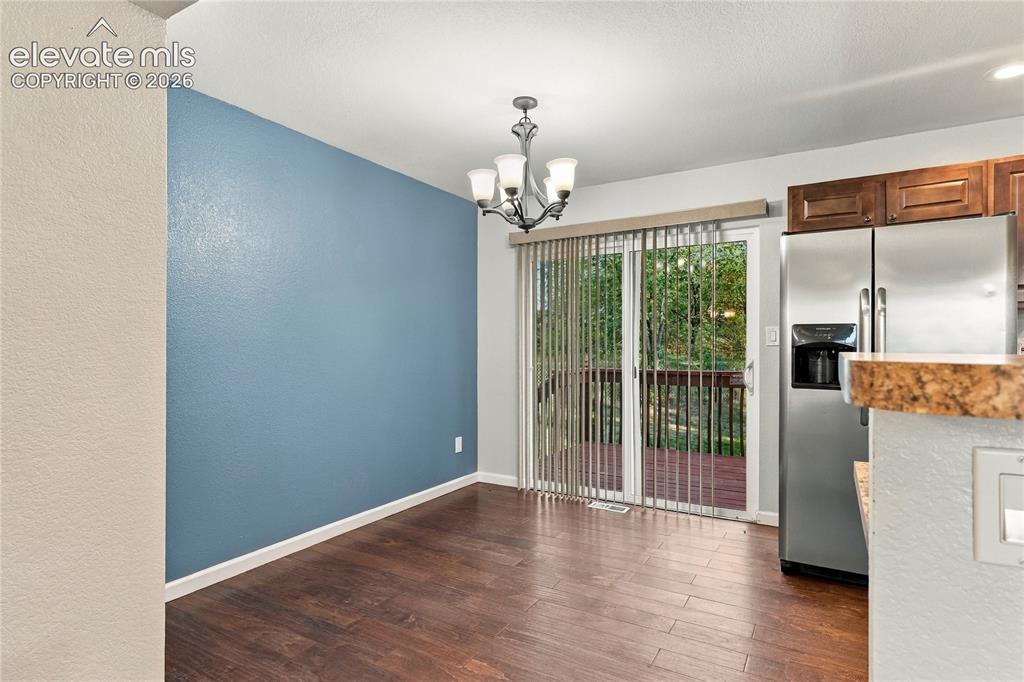 Image 13 of 26: Dining Area