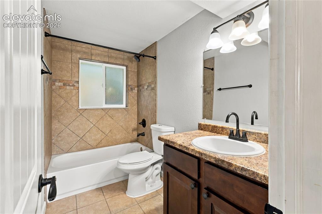 Image 23 of 26: Bathroom