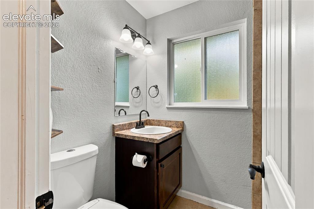 Image 26 of 26: Bathroom